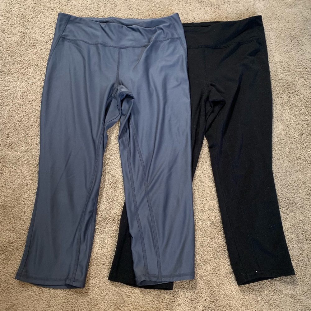 Lot of 2 Gap Active crop leggings Medium
